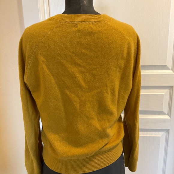 Quince brand mustard cashmere sweatshirt, size M - Picture 2 of 3